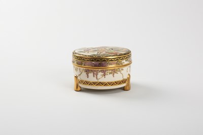 Lot 225 - CHOSHUZAN: A FINE SATSUMA KOGO (INCENSE BOX) AND COVER