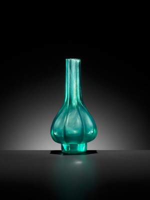 Lot 118 - AN IMPERIAL AQUAMARINE GLASS OCTAGONAL VASE, QIANLONG MARK AND PERIOD