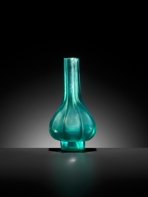 Lot 118 - AN IMPERIAL AQUAMARINE GLASS OCTAGONAL VASE, QIANLONG MARK AND PERIOD