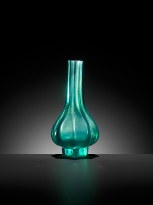 Lot 118 - AN IMPERIAL AQUAMARINE GLASS OCTAGONAL VASE, QIANLONG MARK AND PERIOD