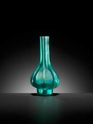 Lot 118 - AN IMPERIAL AQUAMARINE GLASS OCTAGONAL VASE, QIANLONG MARK AND PERIOD