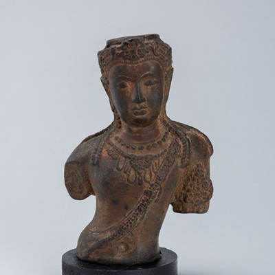 Lot 1051 - A BRONZE FIGURE OF A BODDHISATVA