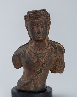 Lot 1323 - A BRONZE FIGURE OF A BODDHISATVA