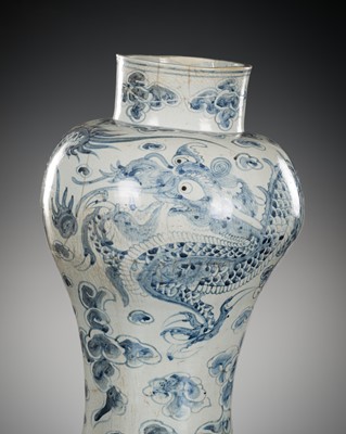 Lot 572 - A BLUE AND WHITE 'DRAGON' JAR, JOSEON DYNASTY