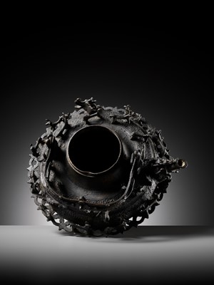 Lot 211 - A MASSIVE BRONZE ‘DRAGON’ KETTLE, CEREK, BORNEO, 19TH CENTURY