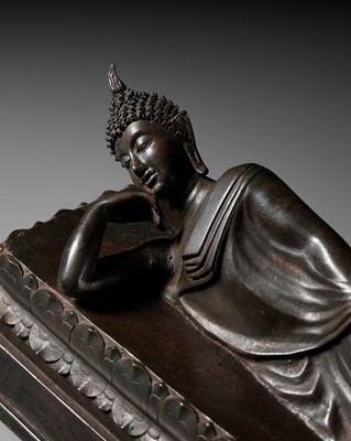 Lot 175 - A BRONZE FIGURE OF BUDDHA IN PARINIRVANA, AYUTTHAYA KINGDOM, 1351-1767