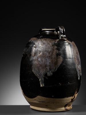 Lot 211 - A PHOSPHATIC-SPLASHED BLACK-GLAZED JAR, TANG DYNASTY