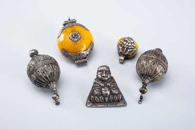 A GROUP OF FIVE SILVER REPOUSSÉ JEWELRY PIECES, 19TH CENTURY