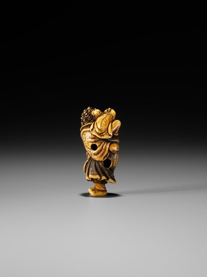 Lot 27 - OKAKOTO: A FINE IVORY NETSUKE OF A DUTCHMAN WITH CHILD