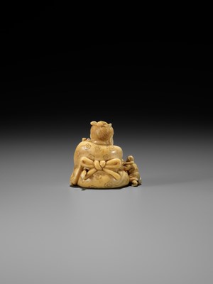 Lot 173 - IKKOSAI: A VERY RARE IVORY NETSUKE OF WASOBEI IN THE LAND OF LILLIPUT