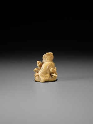 Lot 173 - IKKOSAI: A VERY RARE IVORY NETSUKE OF WASOBEI IN THE LAND OF LILLIPUT