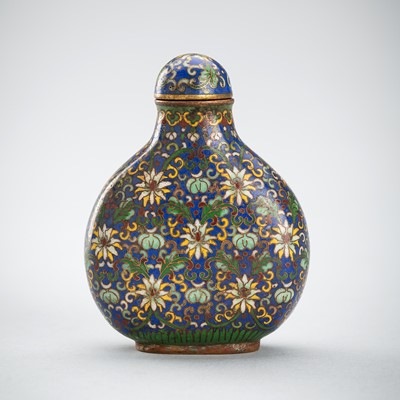 A BLUE GROUND CLOISONNÉ ENAMEL ‘LOTUS’ SNUFF BOTTLE, c. 1900s