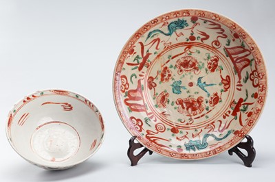 A ‘SWATOW’ PORCELAIN BOWL AND CHARGER, MING OR LATER