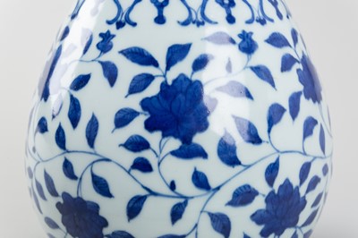 A BLUE AND WHITE PORCELAIN VASE, YUHUCHUNPING, c. 1920s