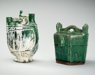 A GROUP OF TWO GREEN GLAZED POTTERY VESSELS, LIAO DYNASTY AND LATER