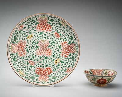 Lot 2001 - A MING-STYLE WUCAI PORCELAIN BOWL AND DISH