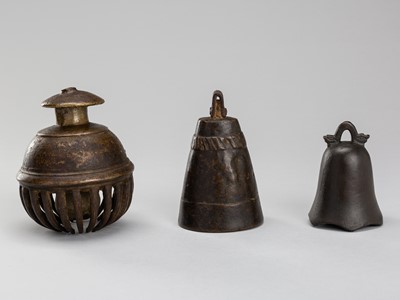 Lot 1228 - A LOT WITH THREE BRONZE BELLS