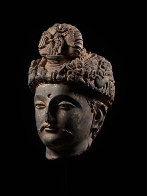 Lot 231 - A RARE GRAY SCHIST HEAD OF A BODHISATTVA WITH ‘GARUDA’ TURBAN CREST, ANCIENT REGION OF GANDHARA, 3RD-4TH CENTURY