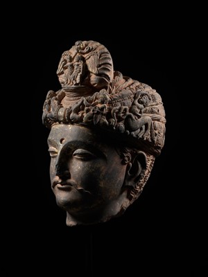 Lot 231 - A RARE GRAY SCHIST HEAD OF A BODHISATTVA WITH ‘GARUDA’ TURBAN CREST, ANCIENT REGION OF GANDHARA, 3RD-4TH CENTURY