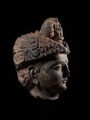Lot 231 - A RARE GRAY SCHIST HEAD OF A BODHISATTVA WITH ‘GARUDA’ TURBAN CREST, ANCIENT REGION OF GANDHARA, 3RD-4TH CENTURY