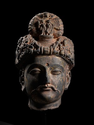 Lot 231 - A RARE GRAY SCHIST HEAD OF A BODHISATTVA WITH ‘GARUDA’ TURBAN CREST, ANCIENT REGION OF GANDHARA, 3RD-4TH CENTURY