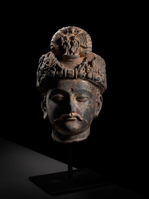 Lot 231 - A RARE GRAY SCHIST HEAD OF A BODHISATTVA WITH ‘GARUDA’ TURBAN CREST, ANCIENT REGION OF GANDHARA, 3RD-4TH CENTURY