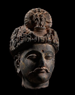 Lot 231 - A RARE GRAY SCHIST HEAD OF A BODHISATTVA WITH ‘GARUDA’ TURBAN CREST, ANCIENT REGION OF GANDHARA, 3RD-4TH CENTURY