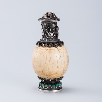 Lot 1815 - A SILVER-PLATED BONE SNUFF BOTTLE, 19TH CENTURY