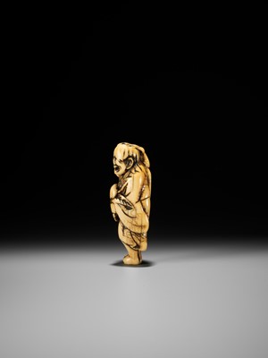 Lot 31 - MASAMORI: A GOOD KYOTO SCHOOL IVORY NETSUKE OF GAMA SENNIN