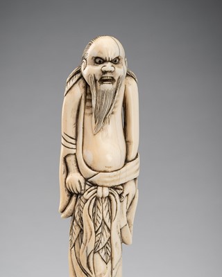 Lot 1271 - AN IVORY NETSUKE OF A SENNIN, EDO PERIOD