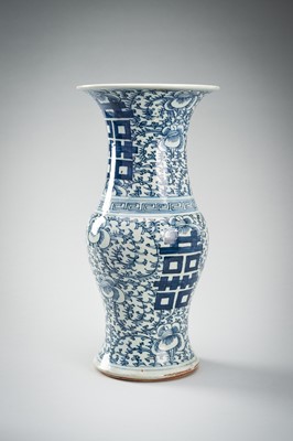 Lot 1913 - A BLUE AND WHITE DOUBLE HAPPINESS YEN YEN PORCELAIN VASE, QING DYNASTY
