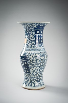 Lot 1913 - A BLUE AND WHITE DOUBLE HAPPINESS YEN YEN PORCELAIN VASE, QING DYNASTY