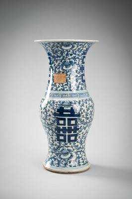 Lot 1913 - A BLUE AND WHITE DOUBLE HAPPINESS YEN YEN PORCELAIN VASE, QING DYNASTY