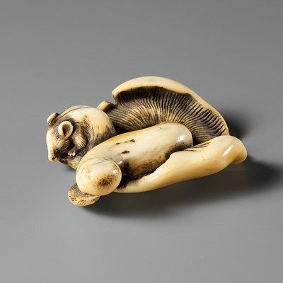 Lot 35 - A FINE KYOTO SCHOOL IVORY NETSUKE OF A SQUIRREL ON MUSHROOM