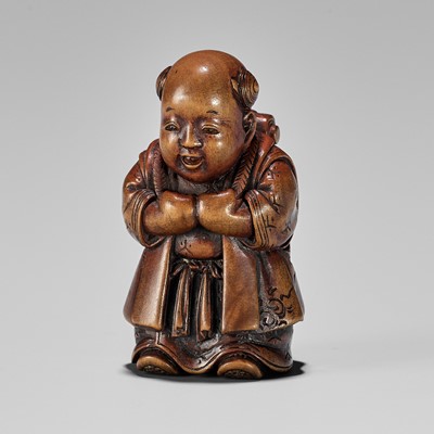 Lot 481 - A FINE WOOD NETSUKE OF A KARAKO WITH SCROLL AND FAN