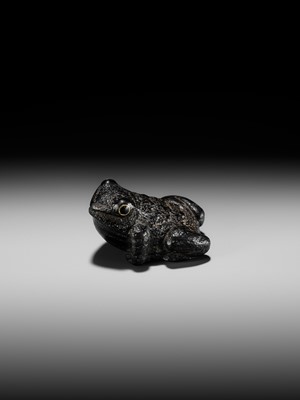 AN OLD AND RUSTIC EBONY WOOD NETSUKE OF A TOAD