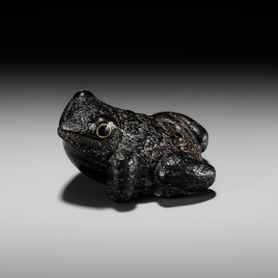 Lot 32 - AN OLD AND RUSTIC EBONY WOOD NETSUKE OF A TOAD