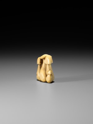 Lot 38 - YOSHITADA: A FINE IVORY NETSUKE OF A CLUSTER OF MUSHROOMS