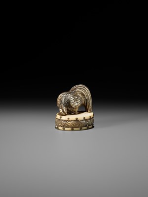 Lot 53 - A FINE KYOTO SCHOOL IVORY NETSUKE OF A COCKEREL ON A WAR DRUM