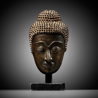 Lot 582 - A BRONZE HEAD OF BUDDHA, AYUTTHAYA KINGDOM