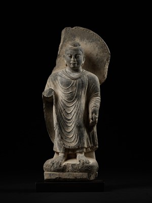 Lot 101 - A PUBLISHED GRAY SCHIST FIGURE OF BUDDHA SHAKYAMUNI, ANCIENT REGION OF GANDHARA, 3RD-4TH CENTURY