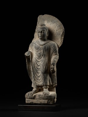 Lot 101 - A PUBLISHED GRAY SCHIST FIGURE OF BUDDHA SHAKYAMUNI, ANCIENT REGION OF GANDHARA, 3RD-4TH CENTURY