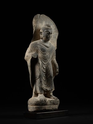 Lot 101 - A PUBLISHED GRAY SCHIST FIGURE OF BUDDHA SHAKYAMUNI, ANCIENT REGION OF GANDHARA, 3RD-4TH CENTURY