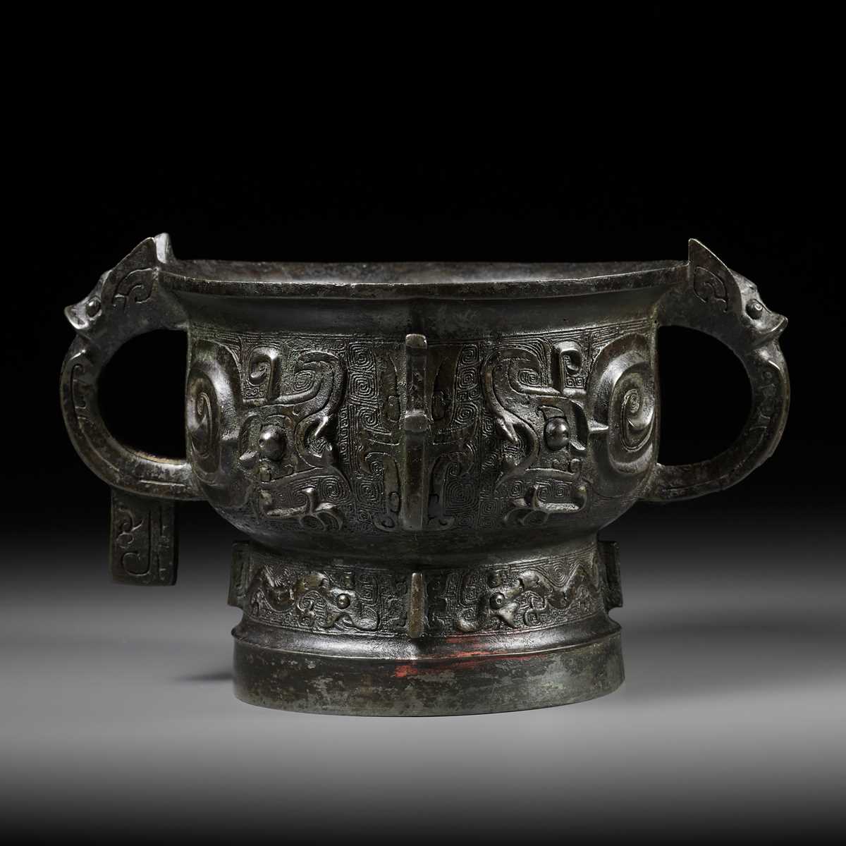 Lot 61 - AN ARCHAIC BRONZE RITUAL FOOD VESSEL, GUI,