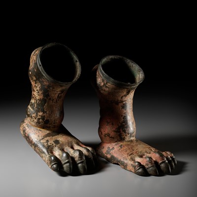 Lot 264 - A PAIR OF MASSIVE BRONZE YALI FEET, SOUTH INDIA, TAMIL NADU, 18TH CENTURY