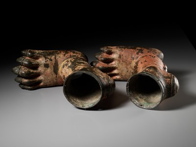 Lot 264 - A PAIR OF MASSIVE BRONZE YALI FEET, SOUTH INDIA, TAMIL NADU, 18TH CENTURY