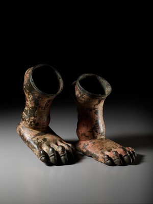 Lot 264 - A PAIR OF MASSIVE BRONZE YALI FEET, SOUTH INDIA, TAMIL NADU, 18TH CENTURY