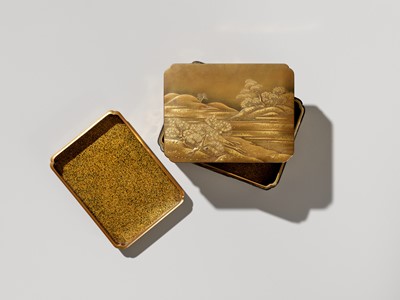 Lot 37 - A SUPERB GOLD-INLAID LACQUER TEBAKO AND TRAY WITH A RIVER LANDSCAPE