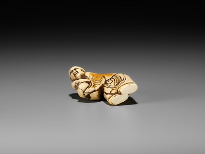 Lot 2 - AN EARLY IVORY NETSUKE OF A CHINESE IMMORTAL WITH A GOURD