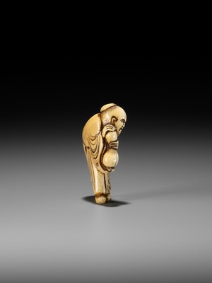 Lot 2 - AN EARLY IVORY NETSUKE OF A CHINESE IMMORTAL WITH A GOURD